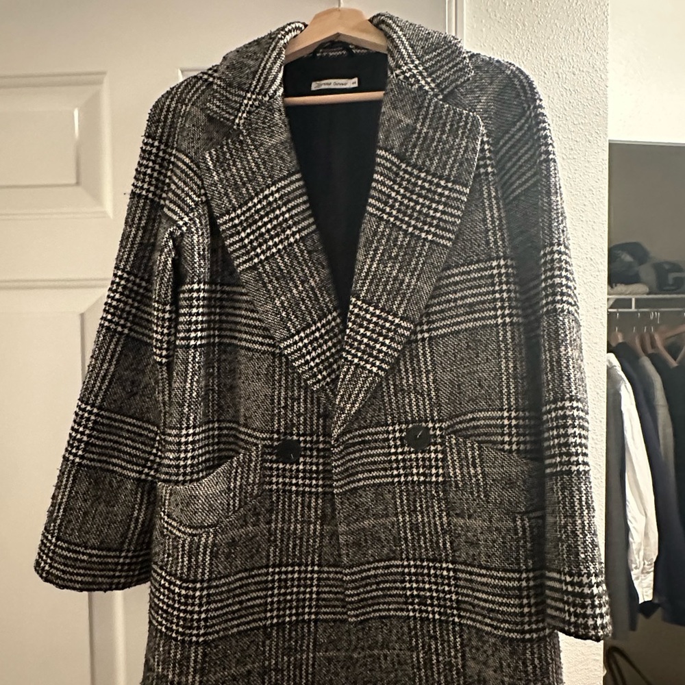 Coat in grey+black in a size S